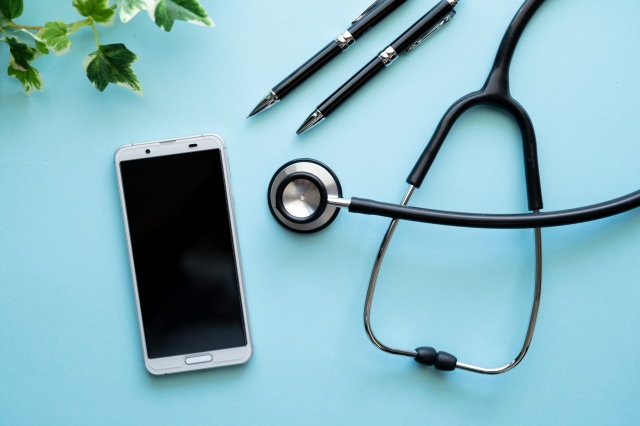 クリニックで電話自動応答システムを導入するメリットと懸念点