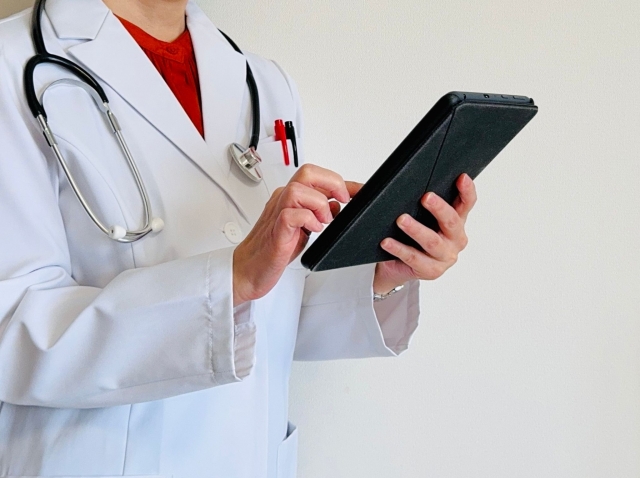 【クリニックの経理業務】効率化する方法とDXツール