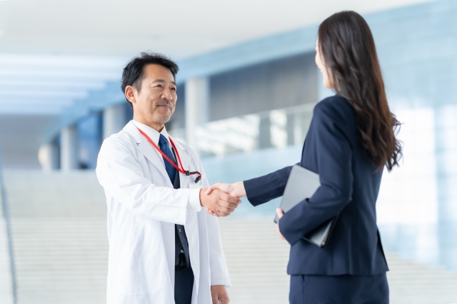 クリニック開業時のリサーチを専門家に依頼する方法