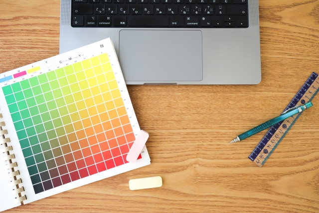 クリニック開業時のチラシを院内で制作する方法とポイント