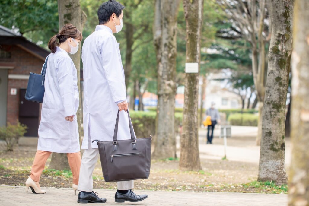 訪問診療バッグの選び方と準備すべき備品