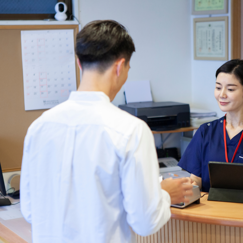 クリニックの会計が遅いことで生じるデメリットと解消する方法とは