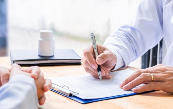 クリニック問診票テンプレートの作り方｜必須項目や注意点、診療科別の考え方を解説